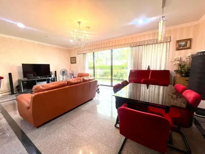 Property photos for Chidlom Place