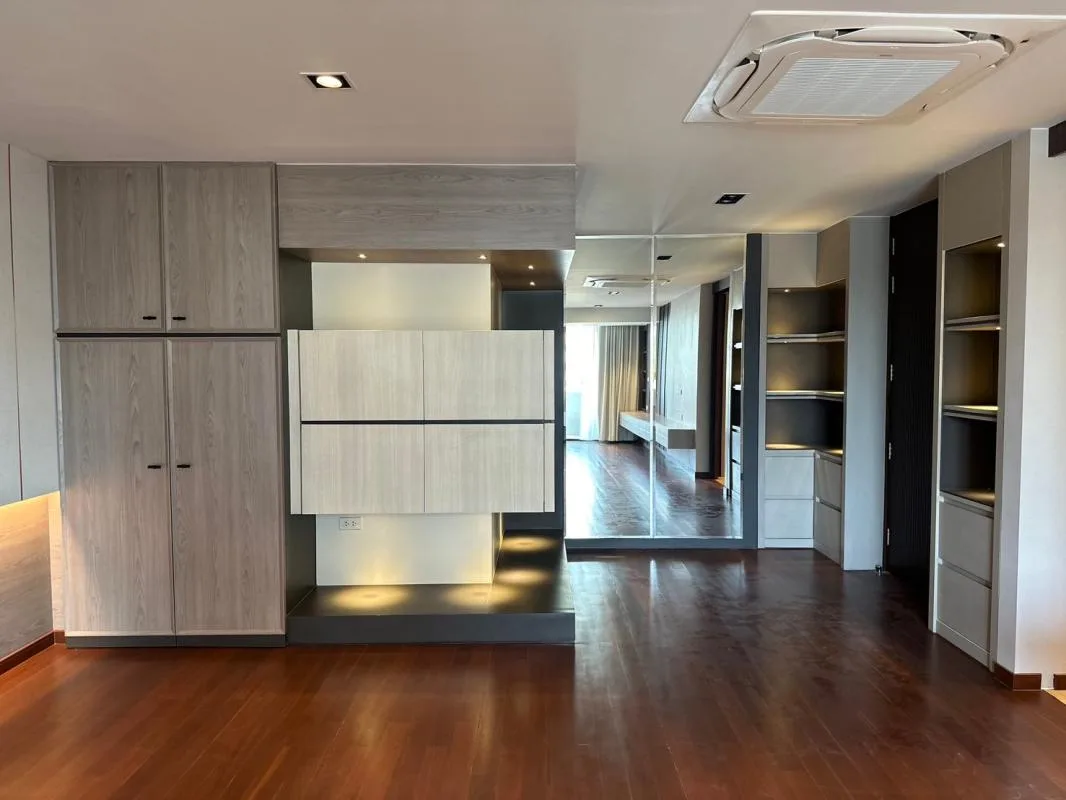Property photos for Ploenchit Terrace