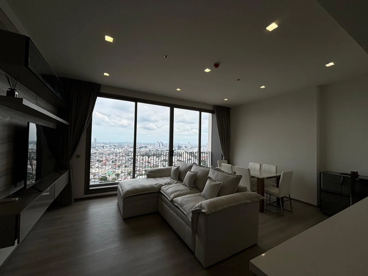Property photos for Rhythm Charoenkrung Pavillion