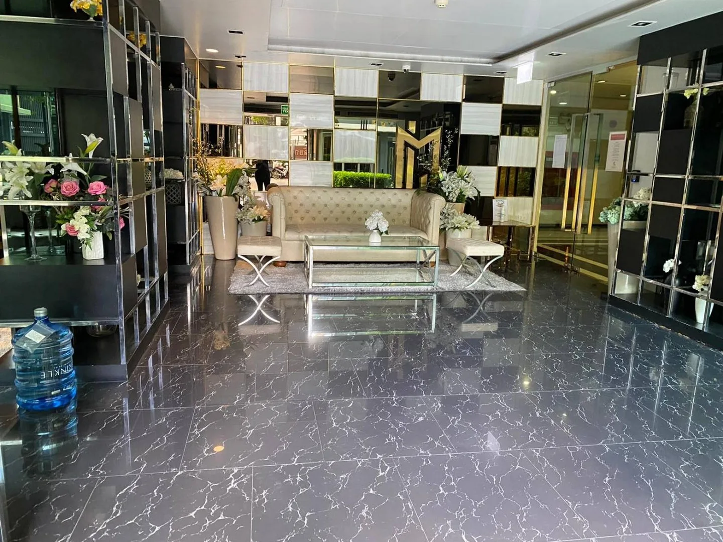 Property photos for Metro Luxe Rama 4