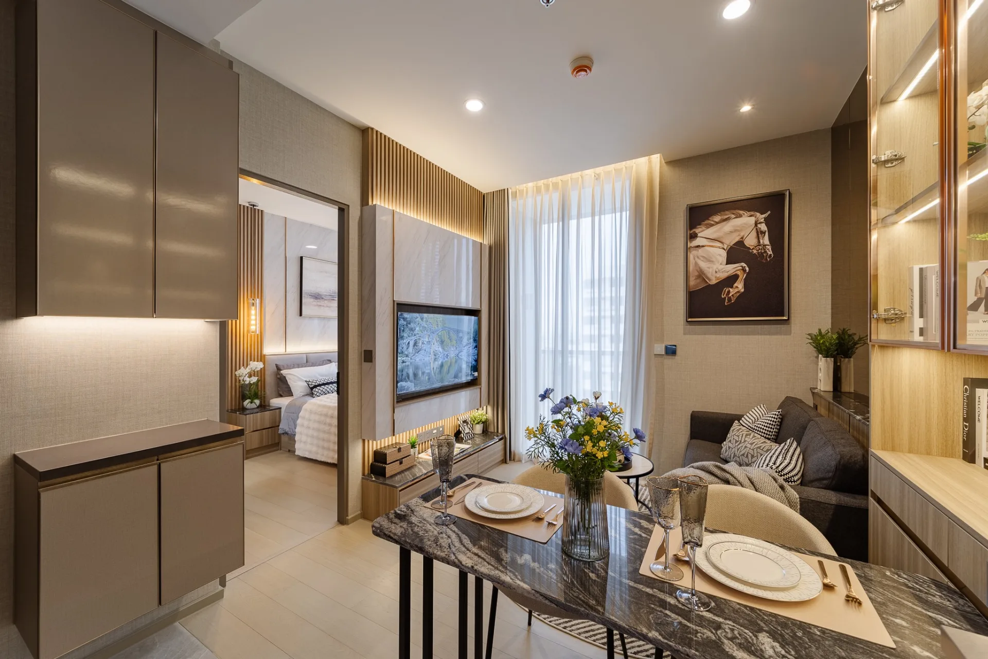 Property photos for The Extro Phayathai-rangnam