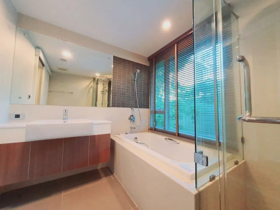 Property photos for The Crest Sukhumvit 49