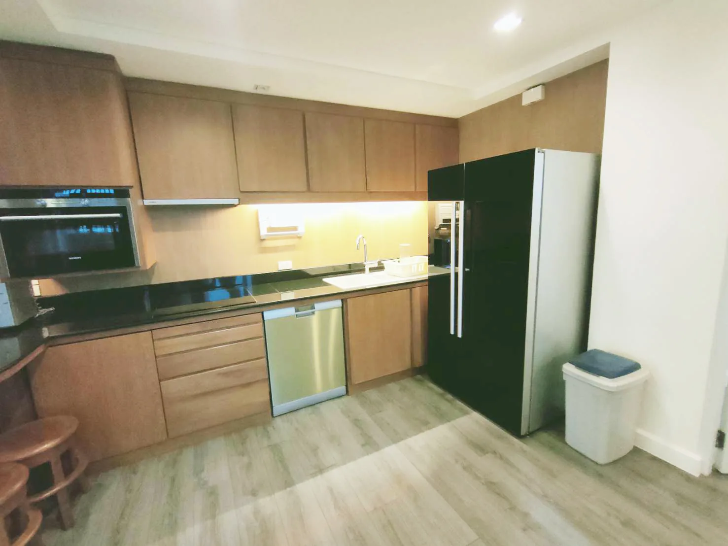 Property photos for The Room Sukhumvit 40