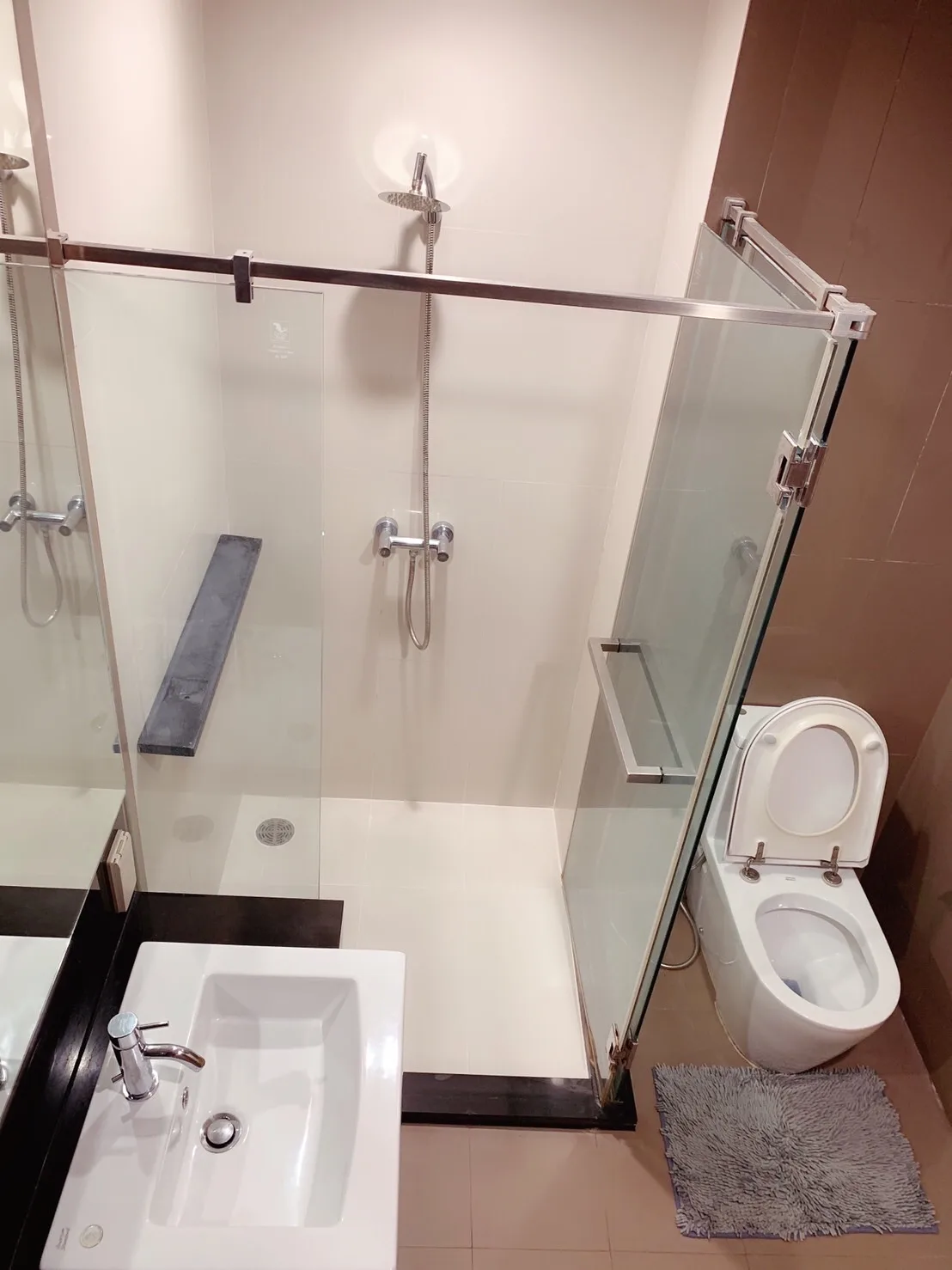 Property photos for Siri On 8