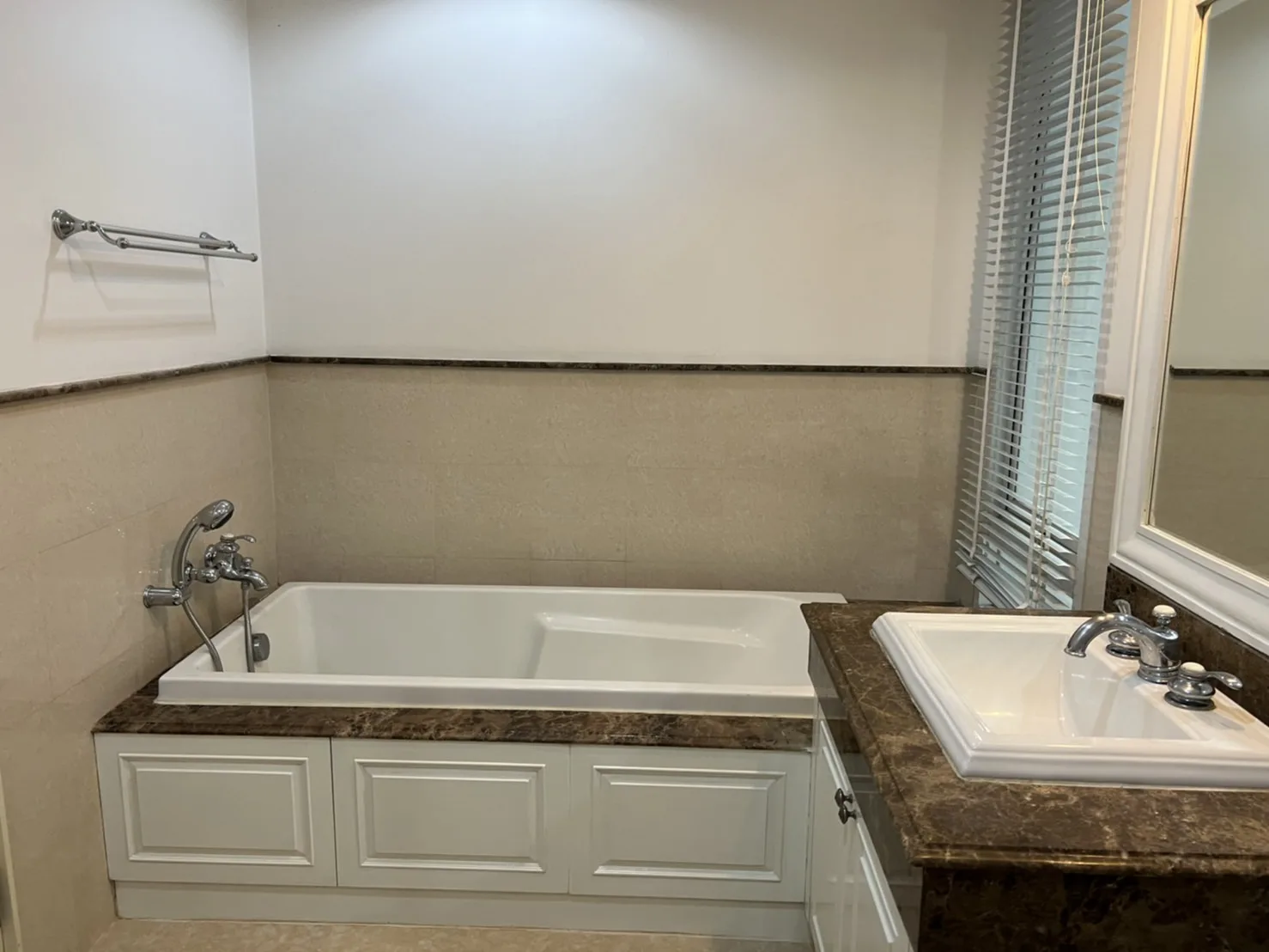 Property photos for La Vie En Rose Place