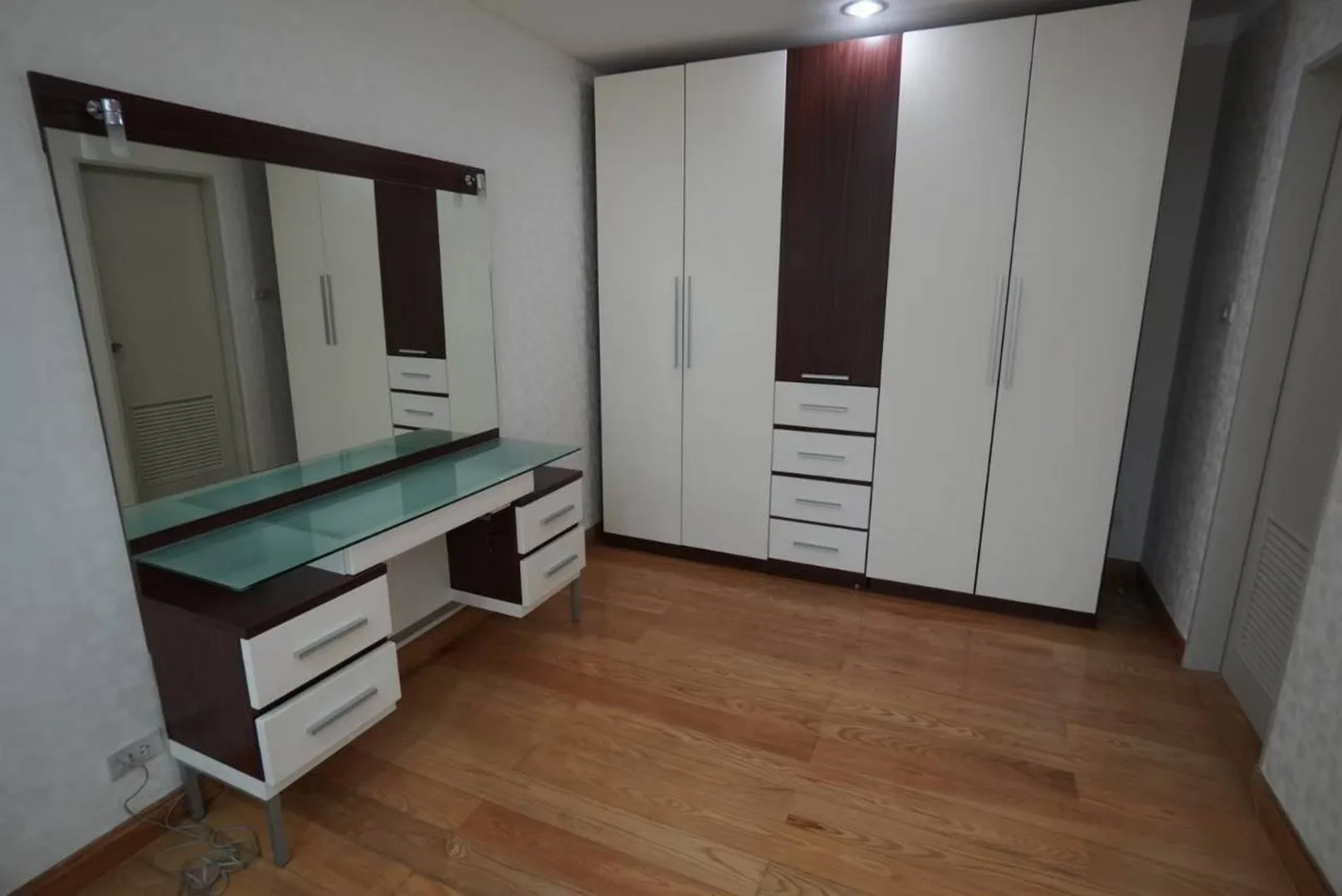 Property photos for The Royal Place 2