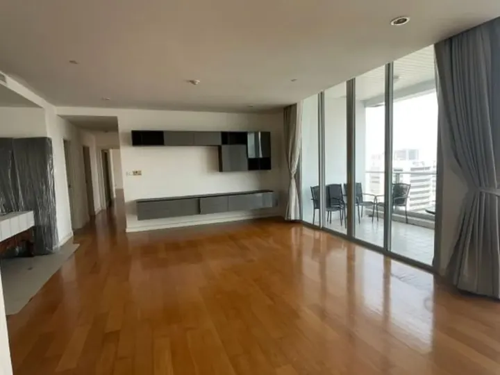 Property photos for Chamchuri Square Residence