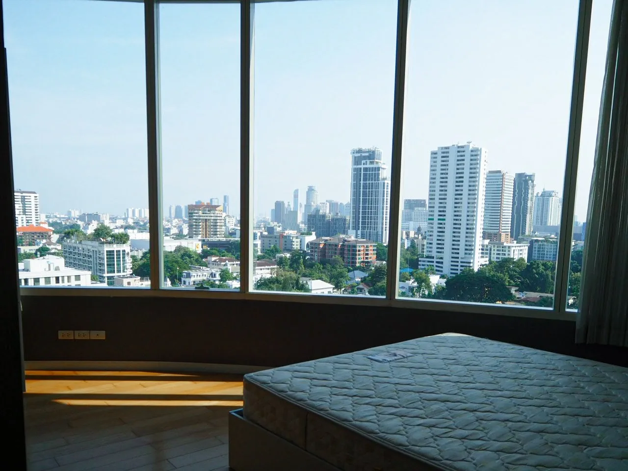 Property photos for Eight Thonglor Residence