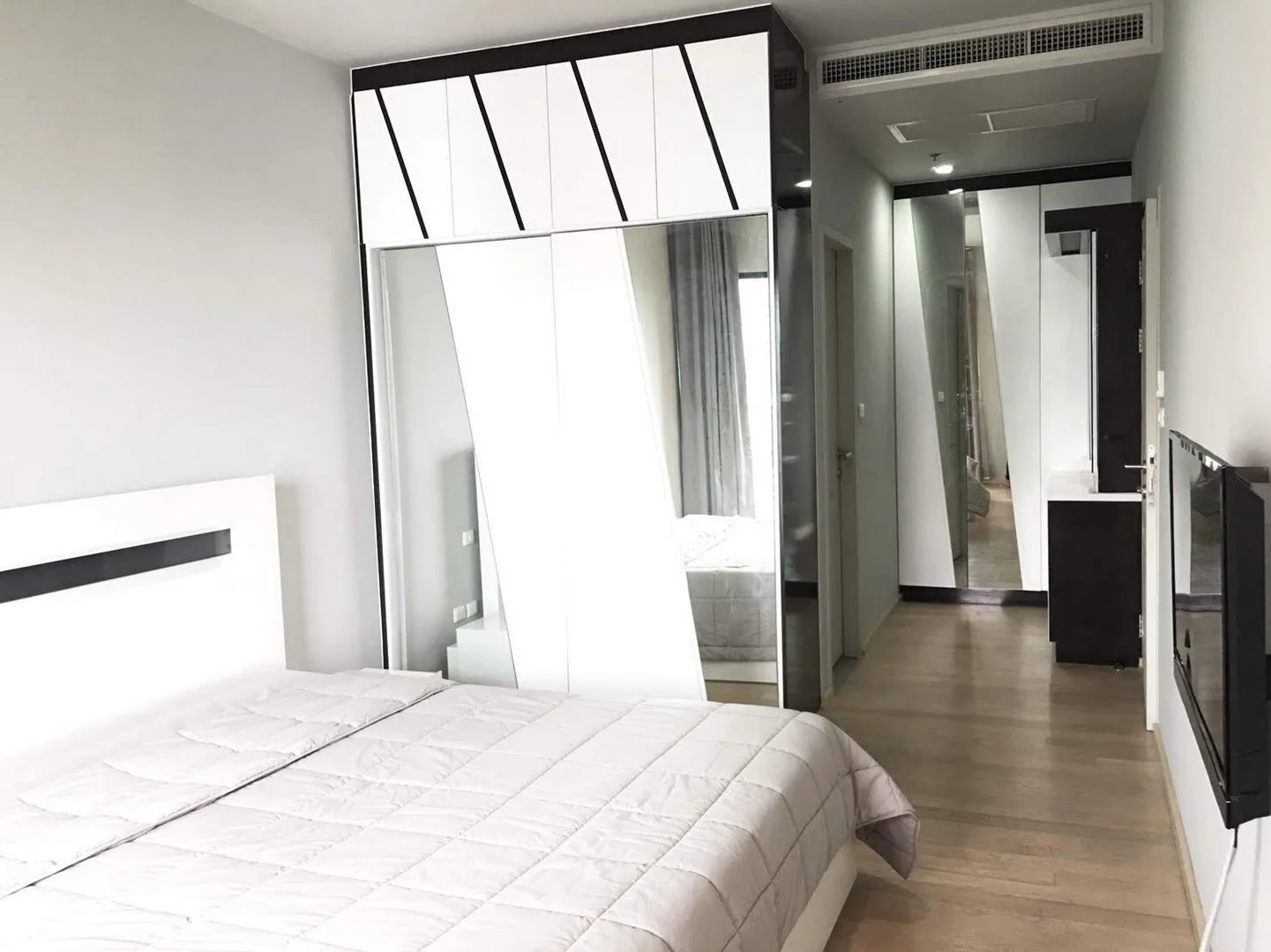 Property photos for Noble Refine