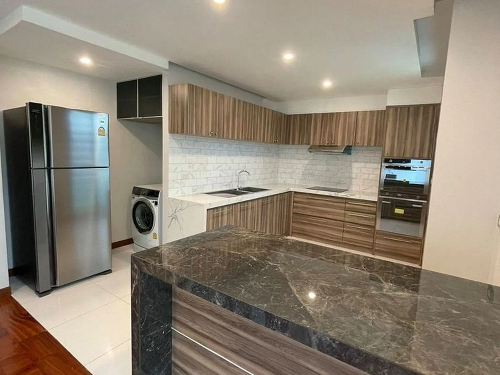 Property photos for L3 Avenue