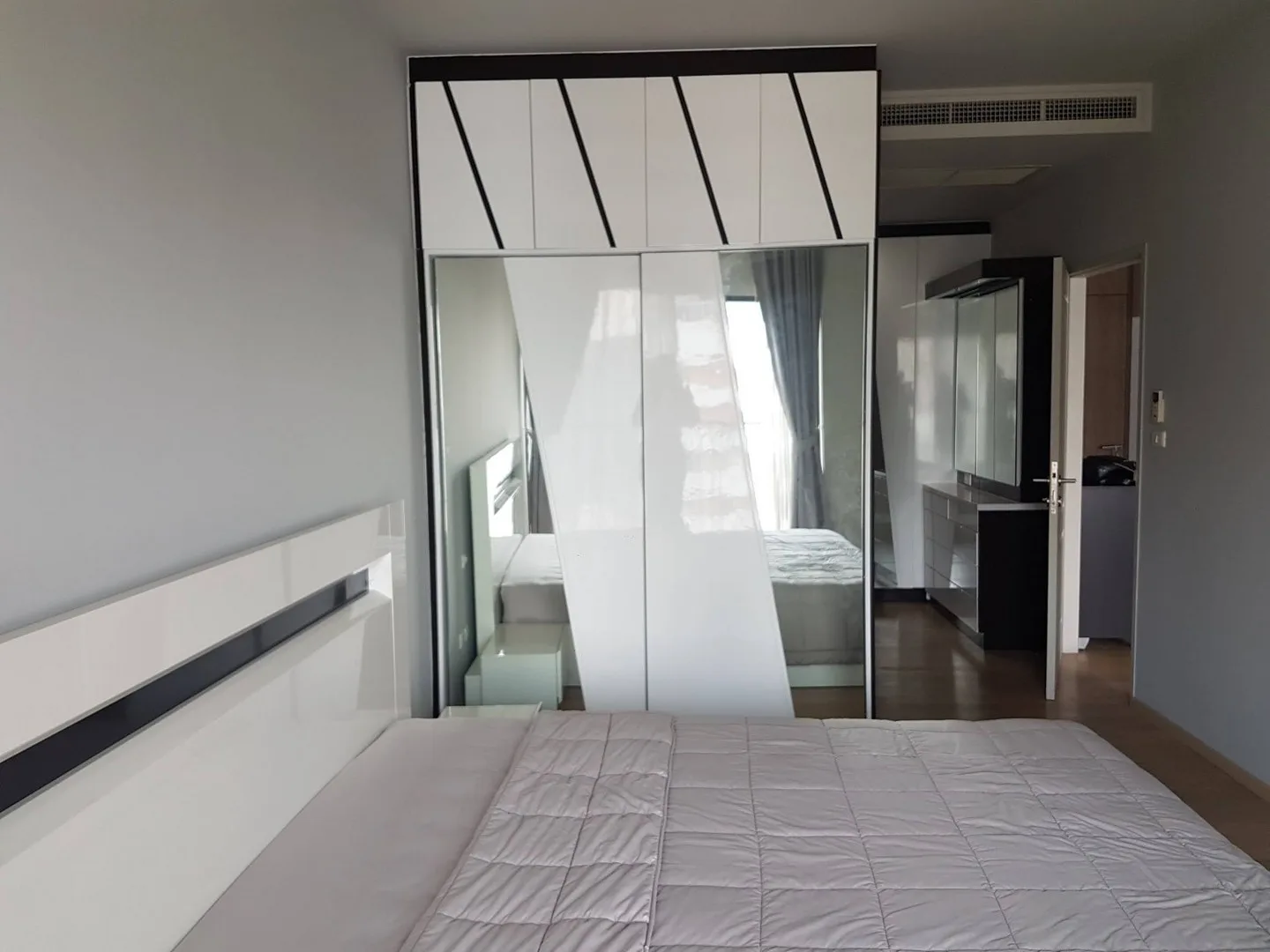 Property photos for Noble Refine