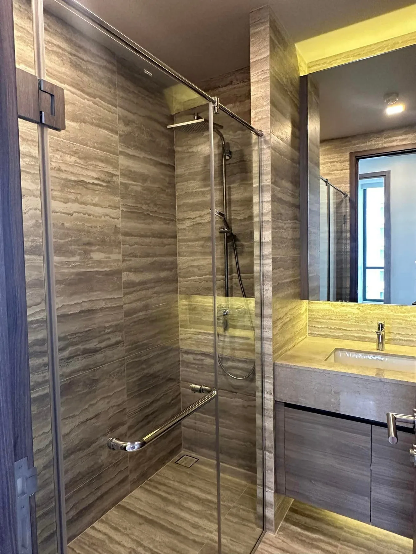 Property photos for Celes Asoke