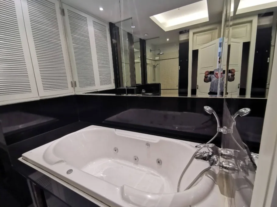 Property photos for Royal Residence Park