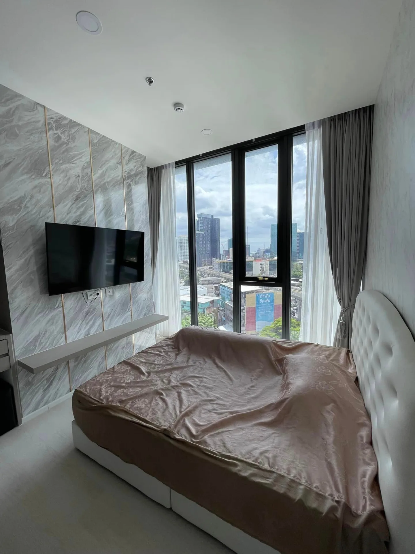 Property photos for Mazarine Ratchayothin
