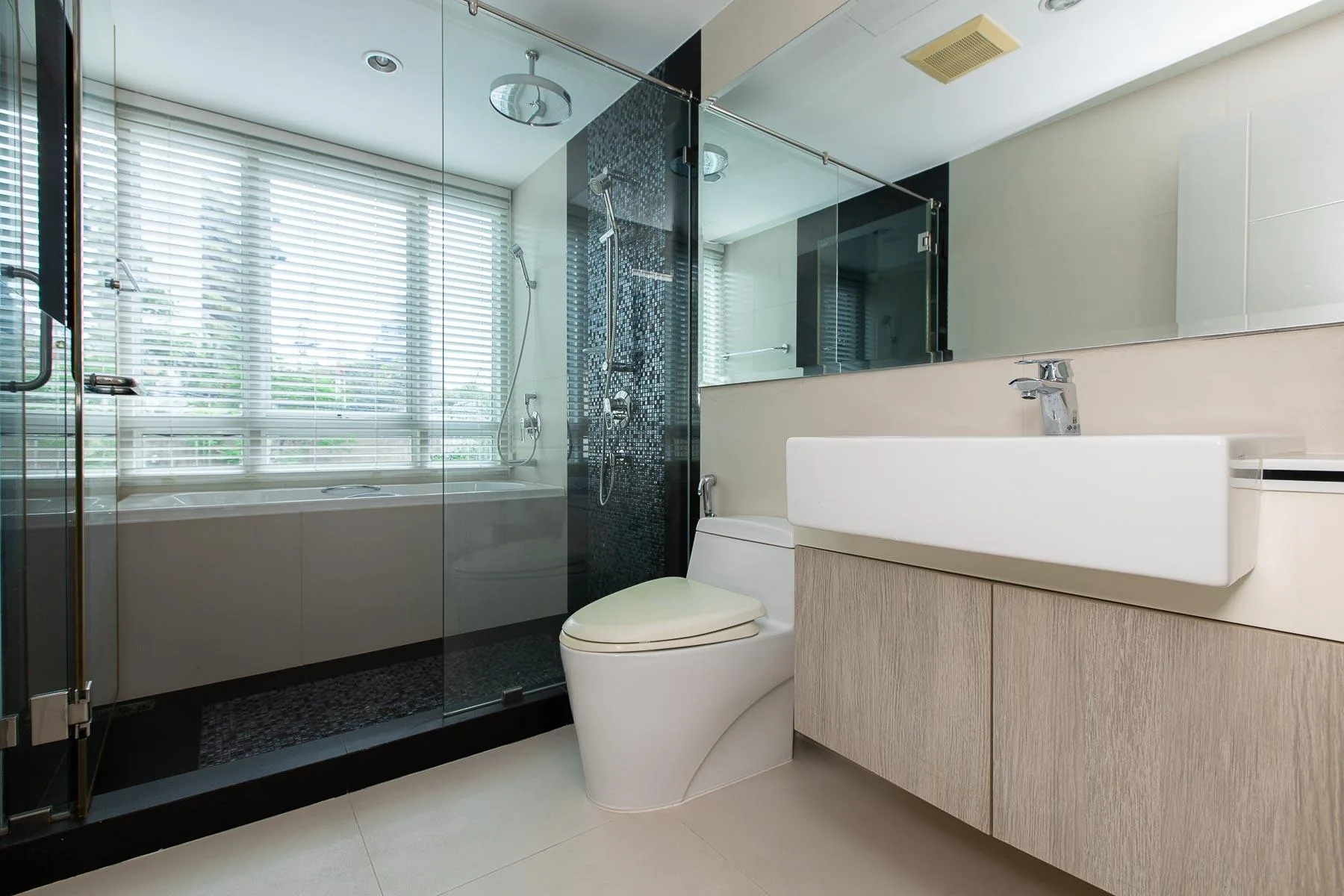 Property photos for The Crest Sukhumvit 24