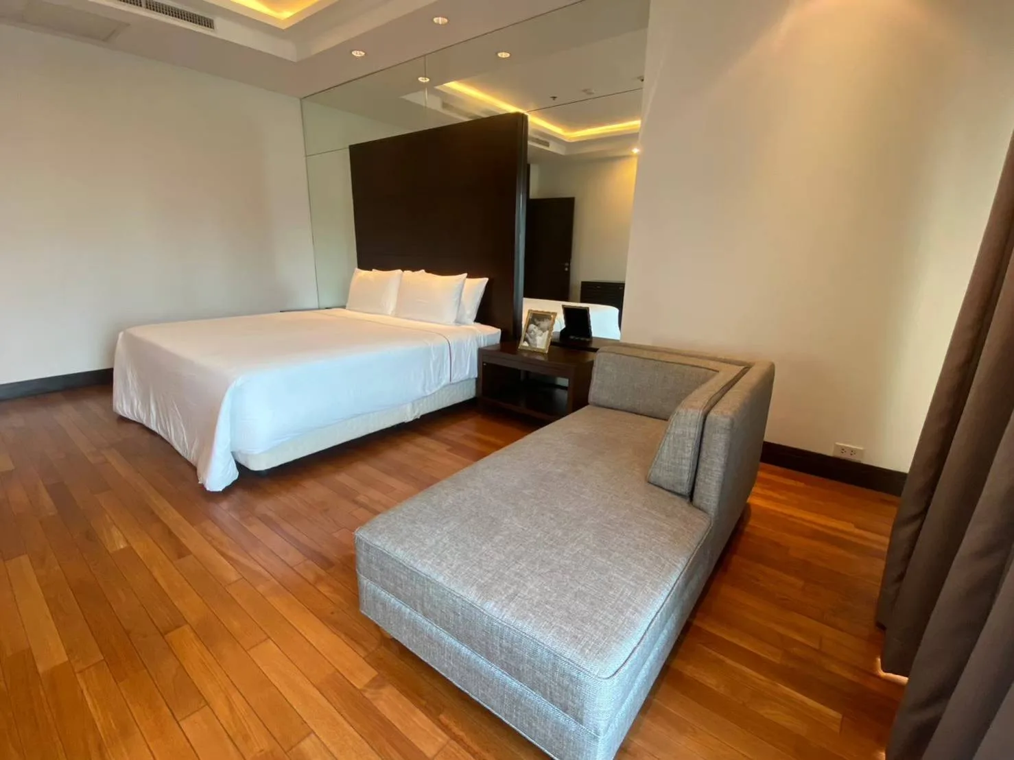 Property photos for Royal Residence Park