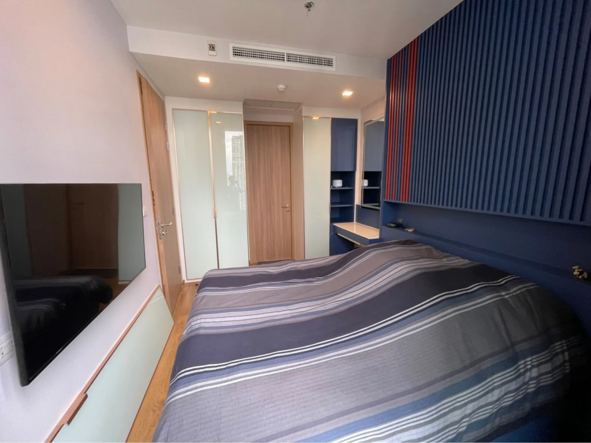 Property photos for Noble BE 33