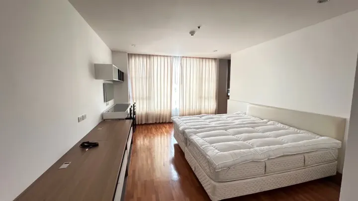 Property photos for Queen's Park View
