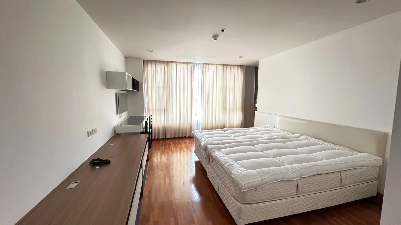 Property photos for Queen's Park View