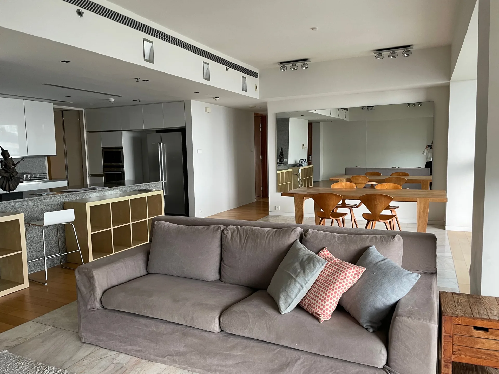 Property photos for The Met
