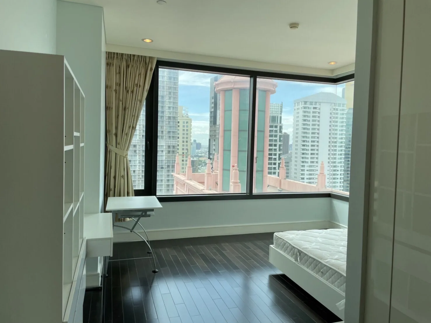 Property photos for Aguston Sukhumvit 22
