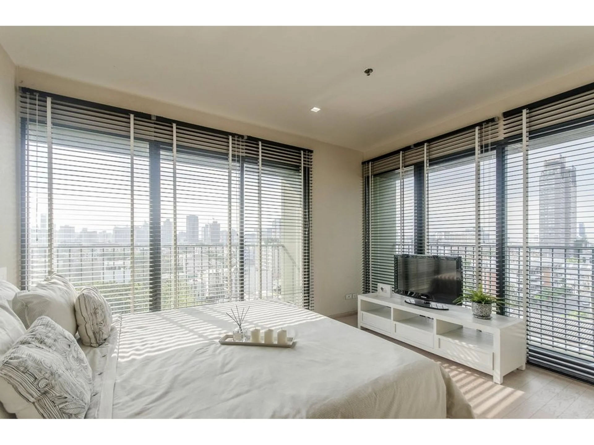 Property photos for Noble Solo