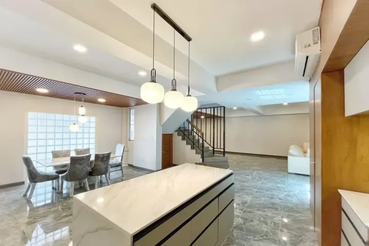 Property photos for White Mansion