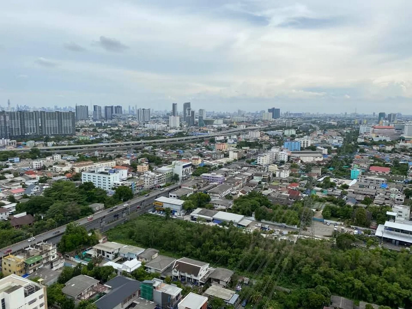 Property photos for The Line Wongsawang