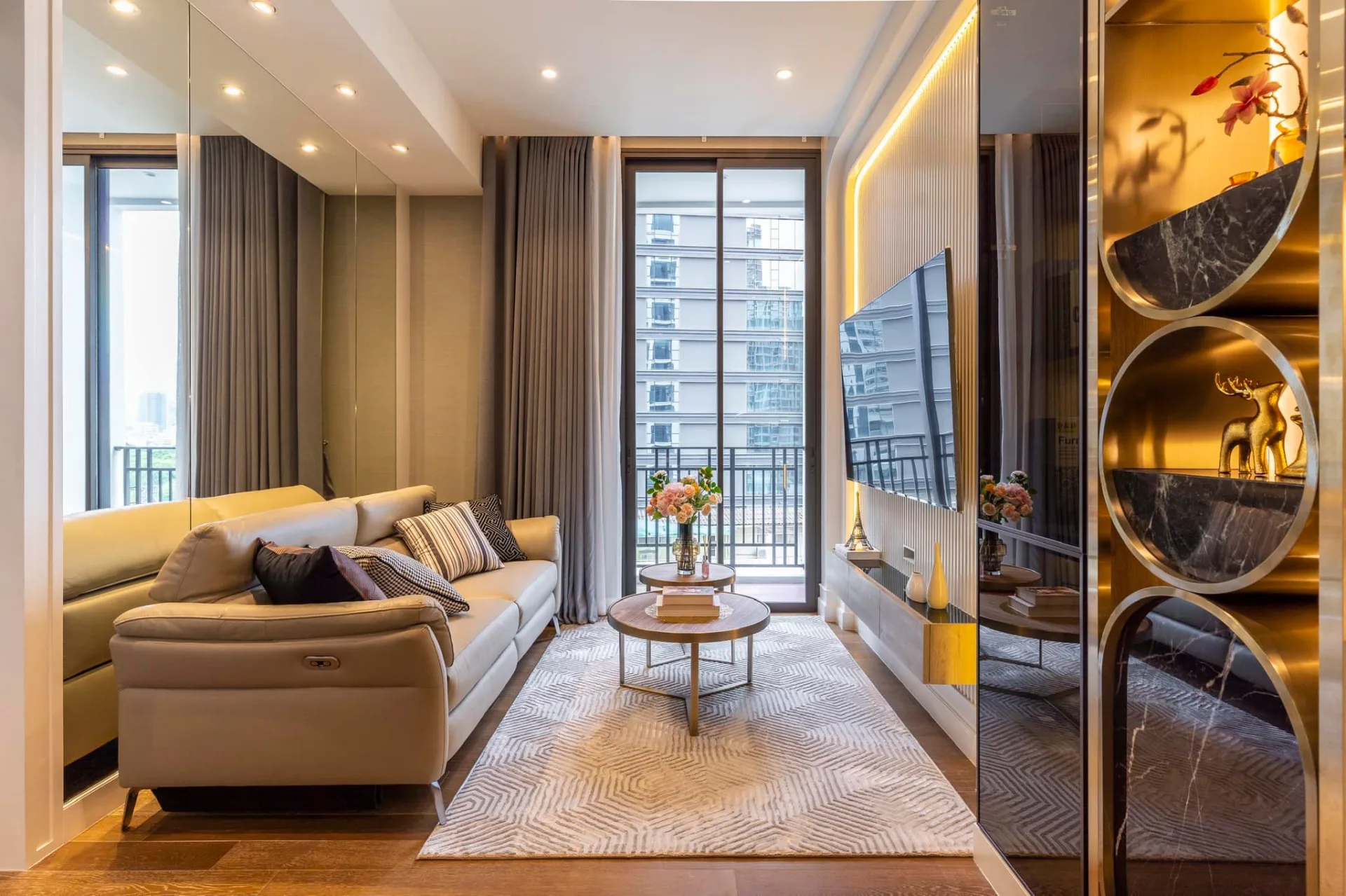 Property photos for Muniq Langsuan