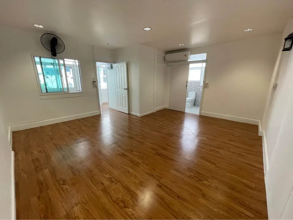Property photos for Townhouse Soi Yen Akat 3