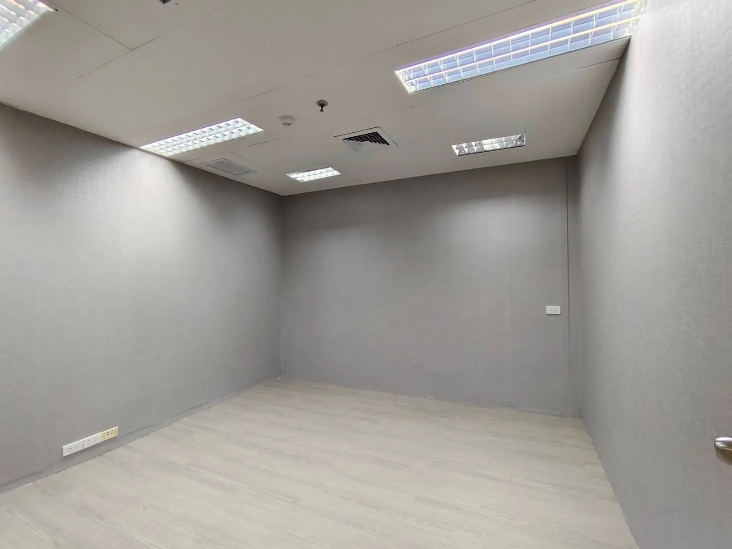 Property photos for Lumpini Tower