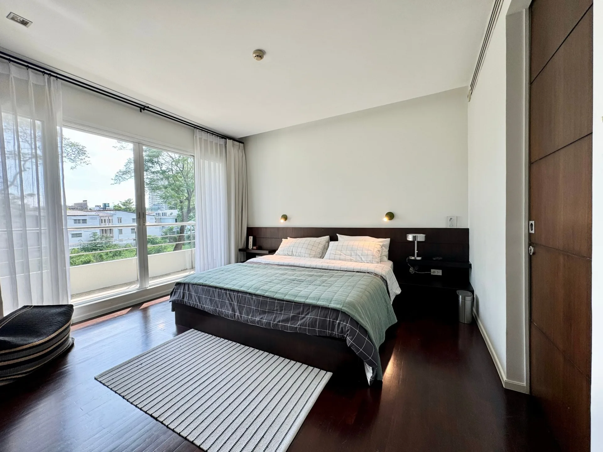 Property photos for Supreme Elegance