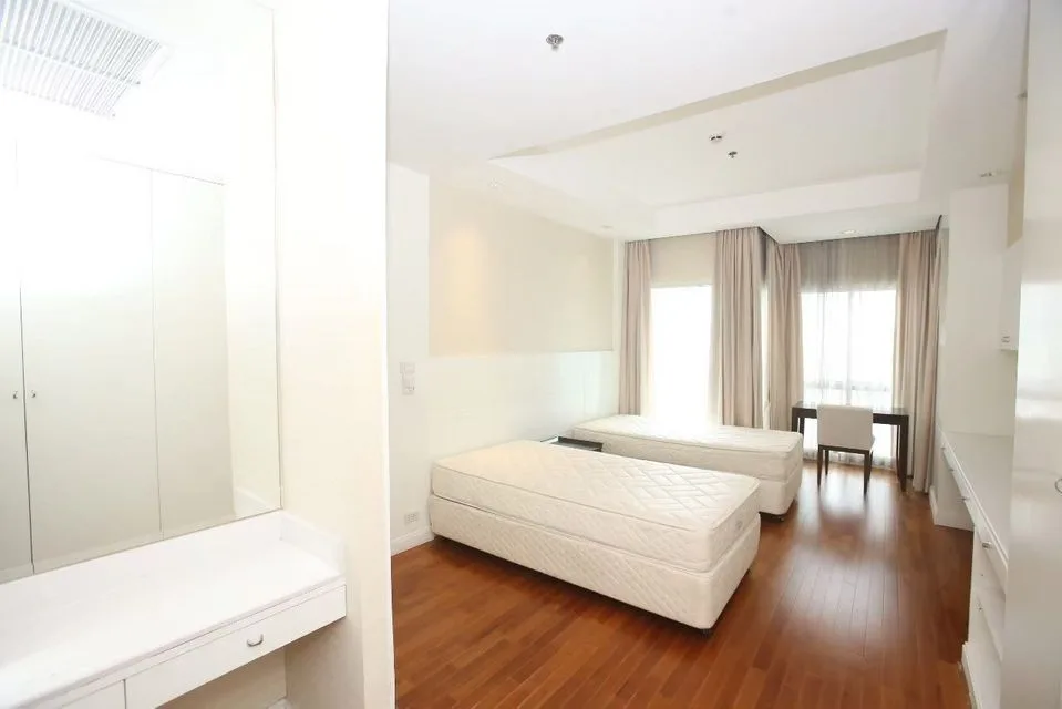 Property photos for Royal Residence Park