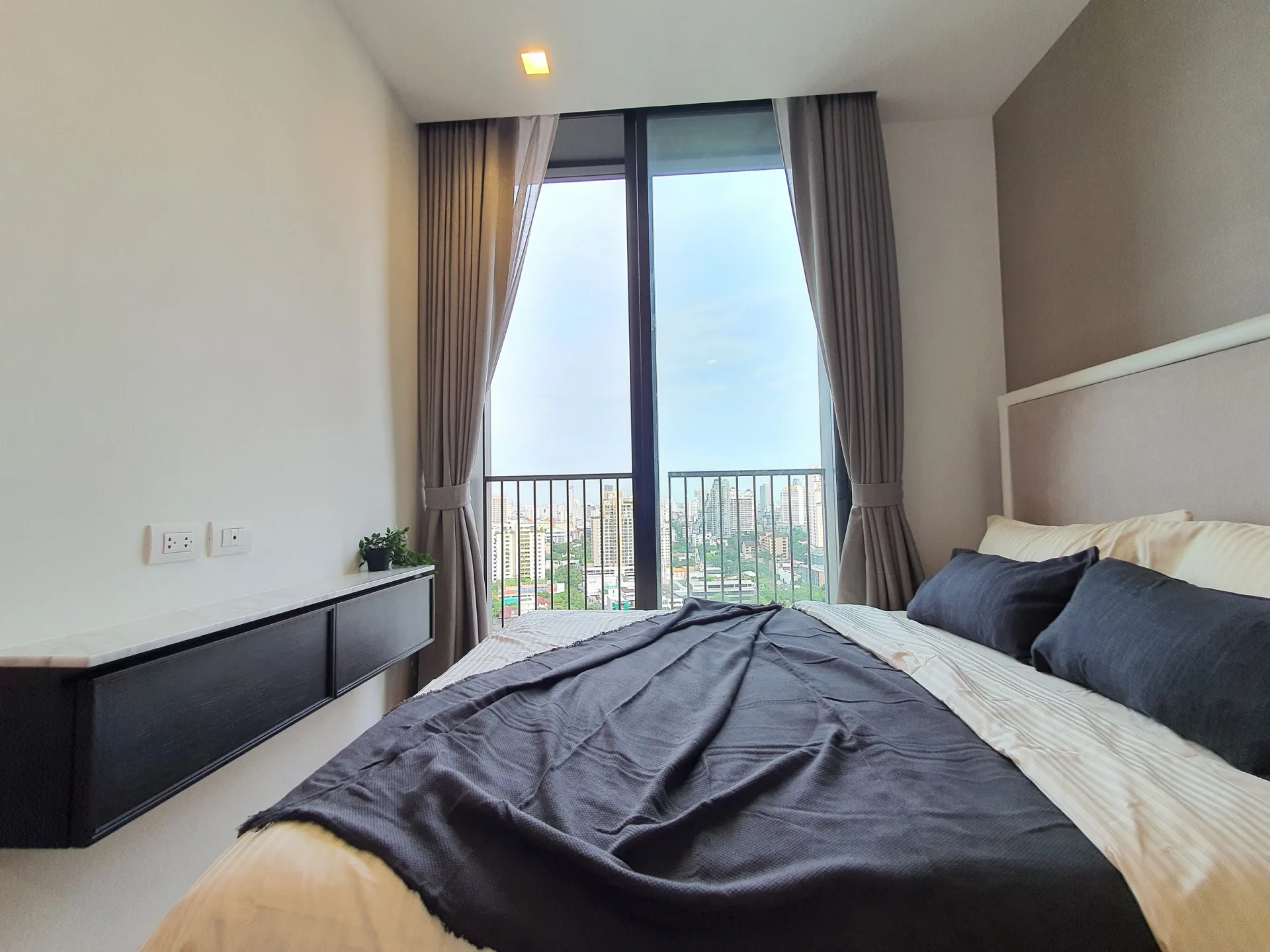 Property photos for Noble BE 33