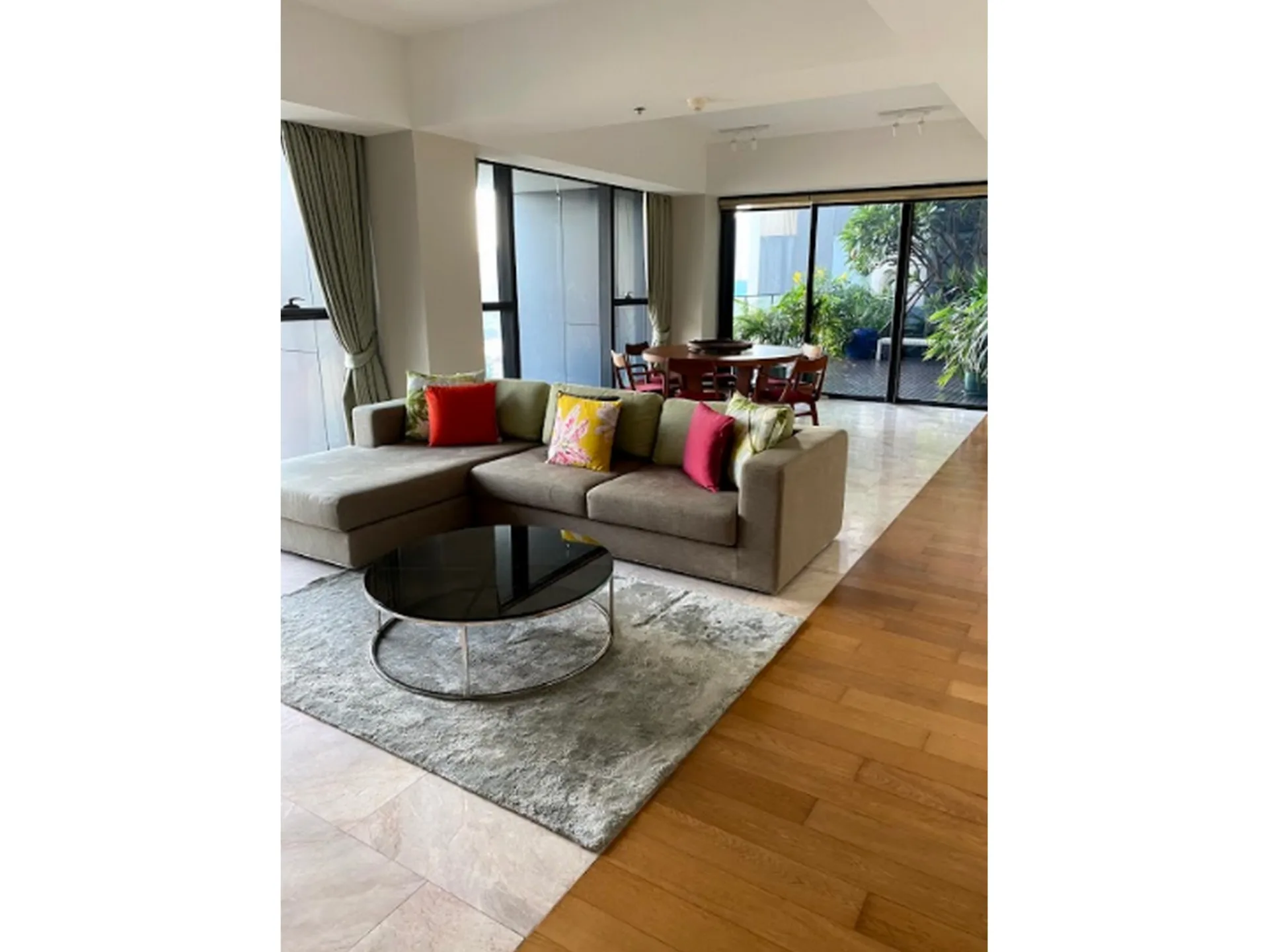 Property photos for The Met