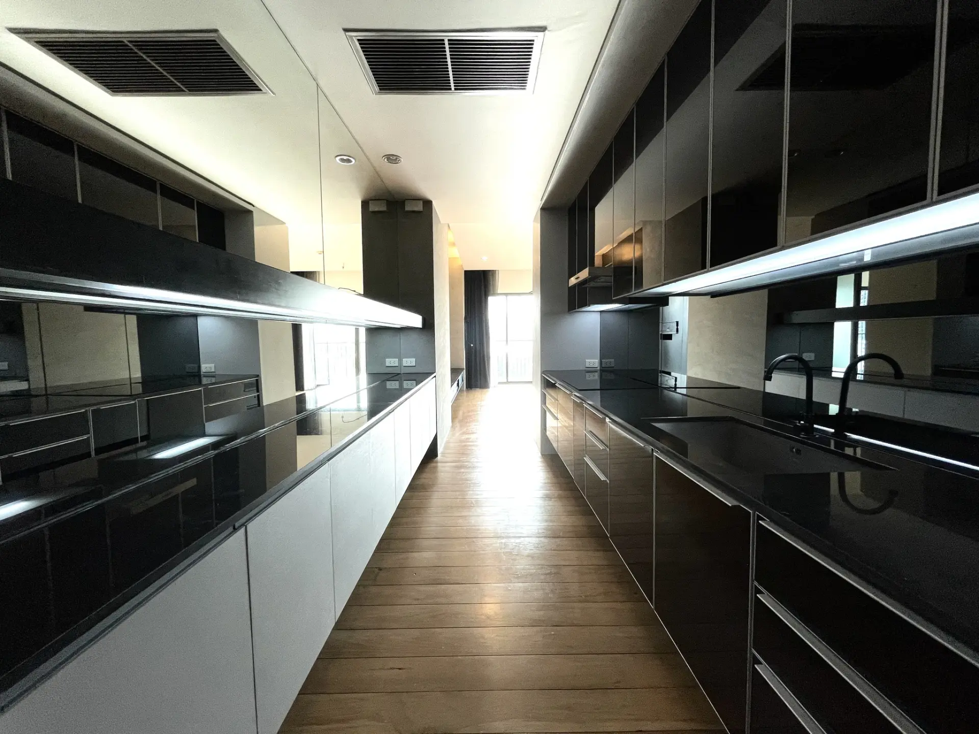 Property photos for Noble Solo