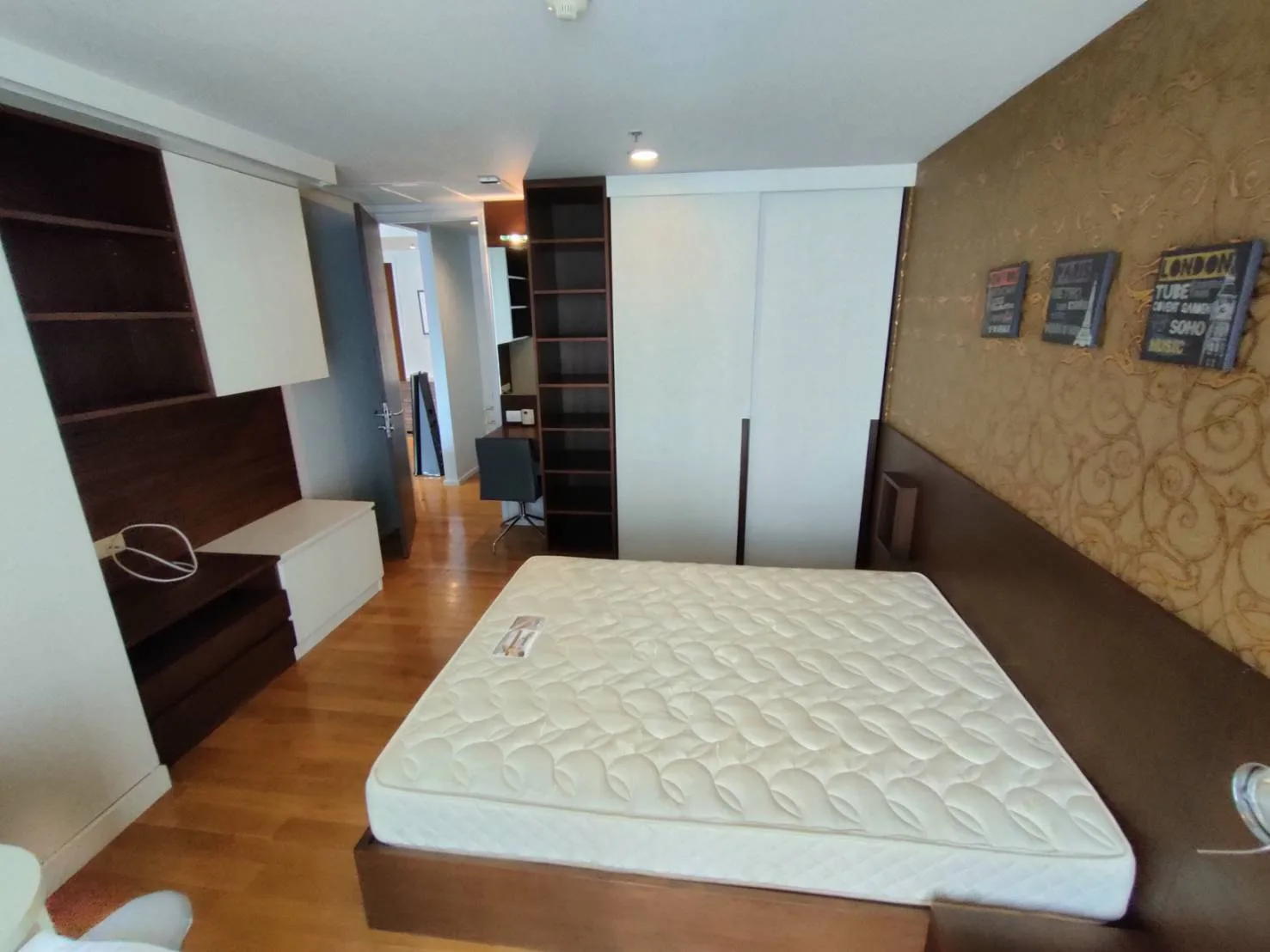 Property photos for The Legend Saladaeng