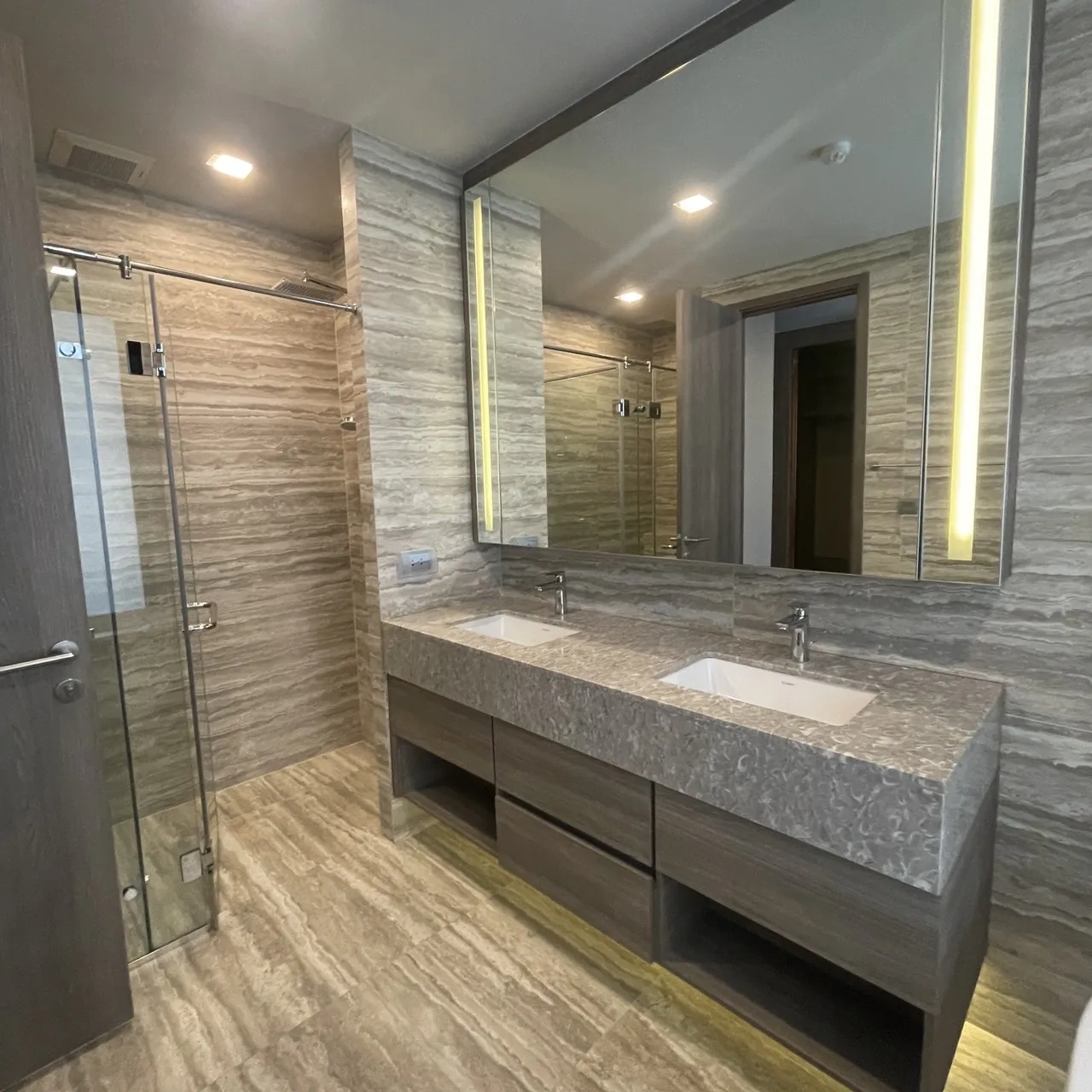 Property photos for Celes Asoke
