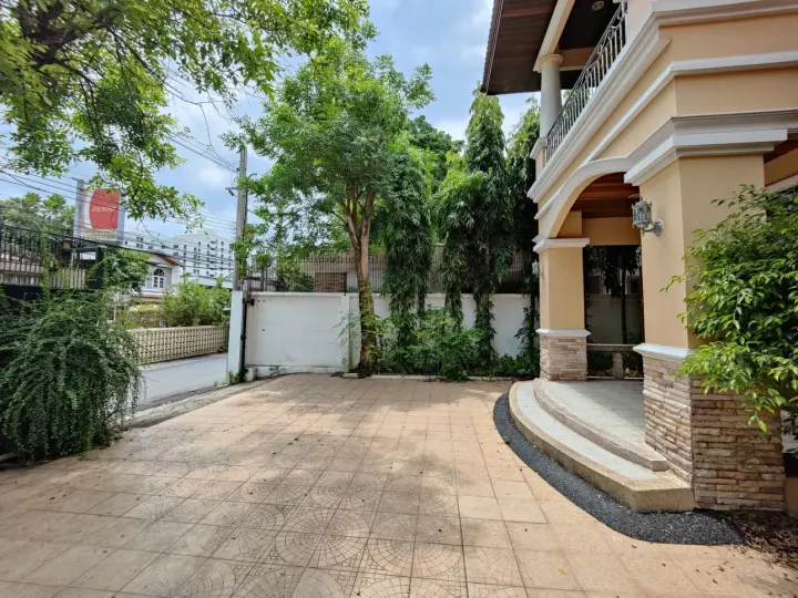 Property photos for Single House Charoen Mit 25