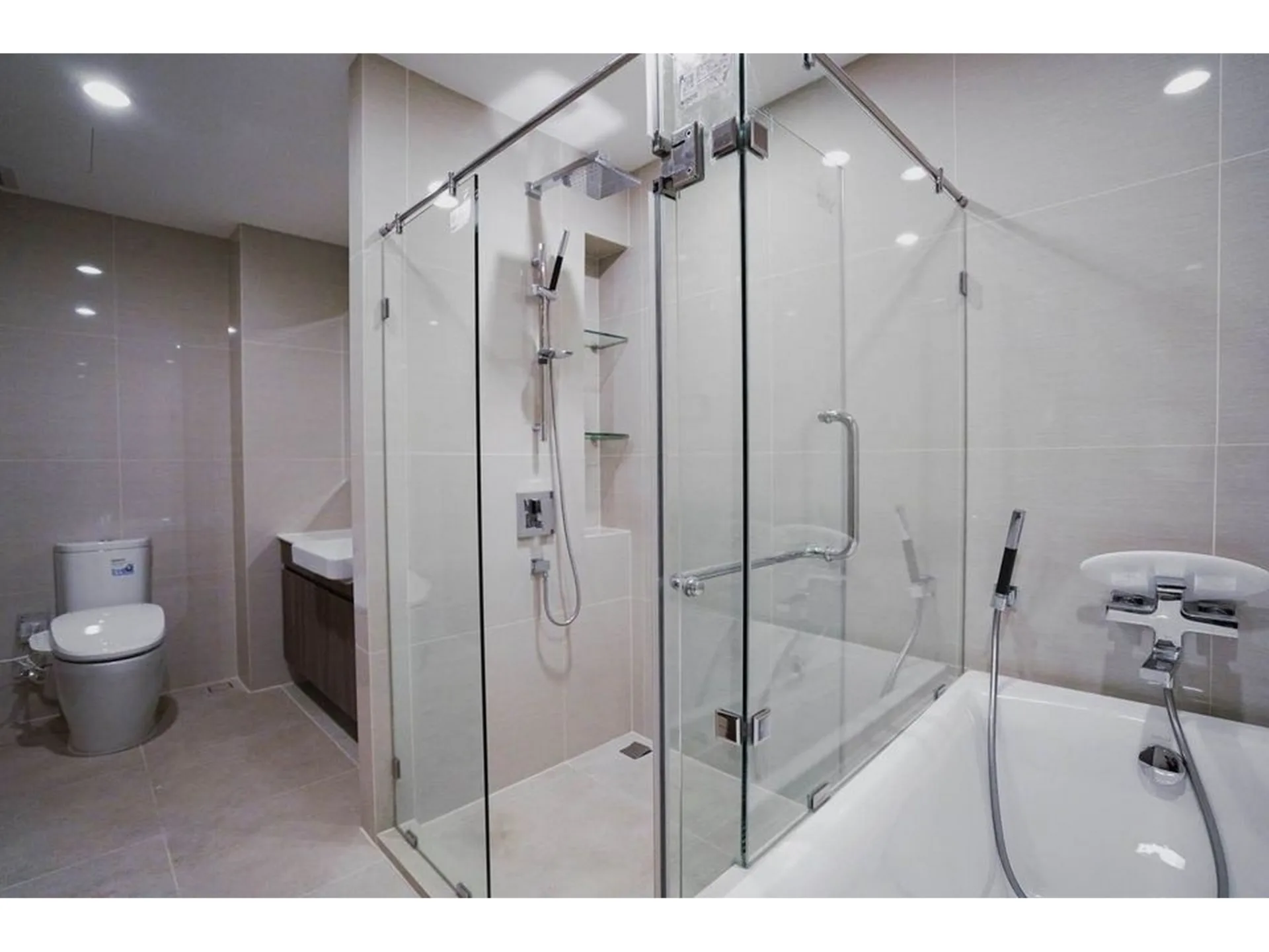 Property photos for IDEO Mobi Sukhumvit 66