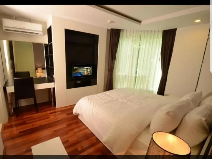 Property photos for Beverly 33