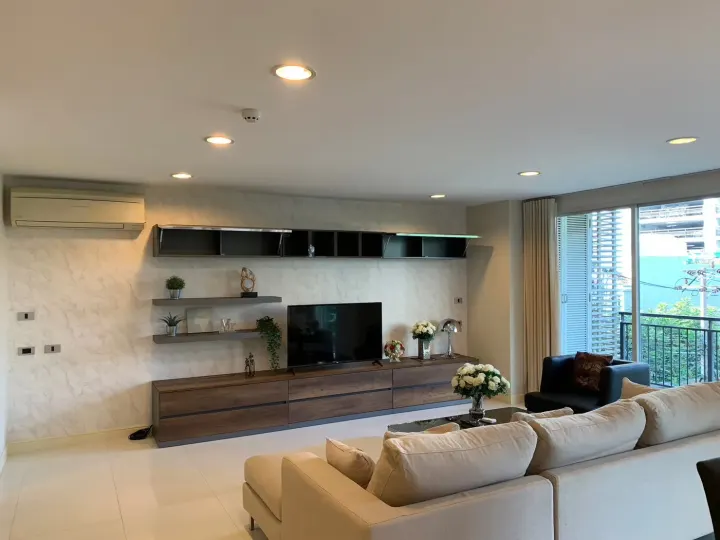 Property photos for The Crest Sukhumvit 24
