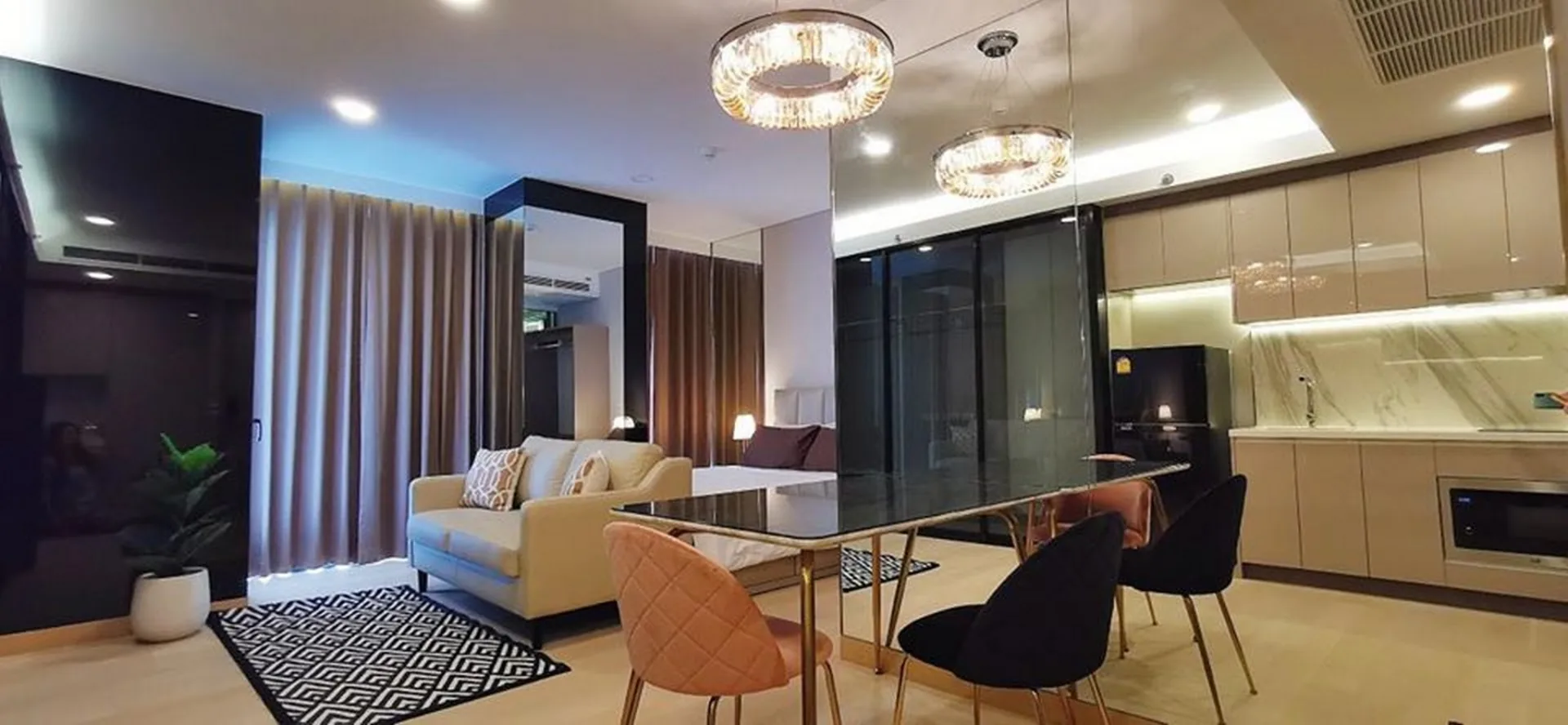 Property photos for Siamese Exclusive Queens