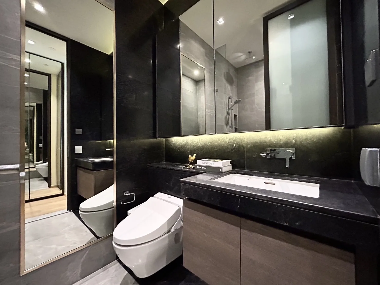 Property photos for 28 Chidlom