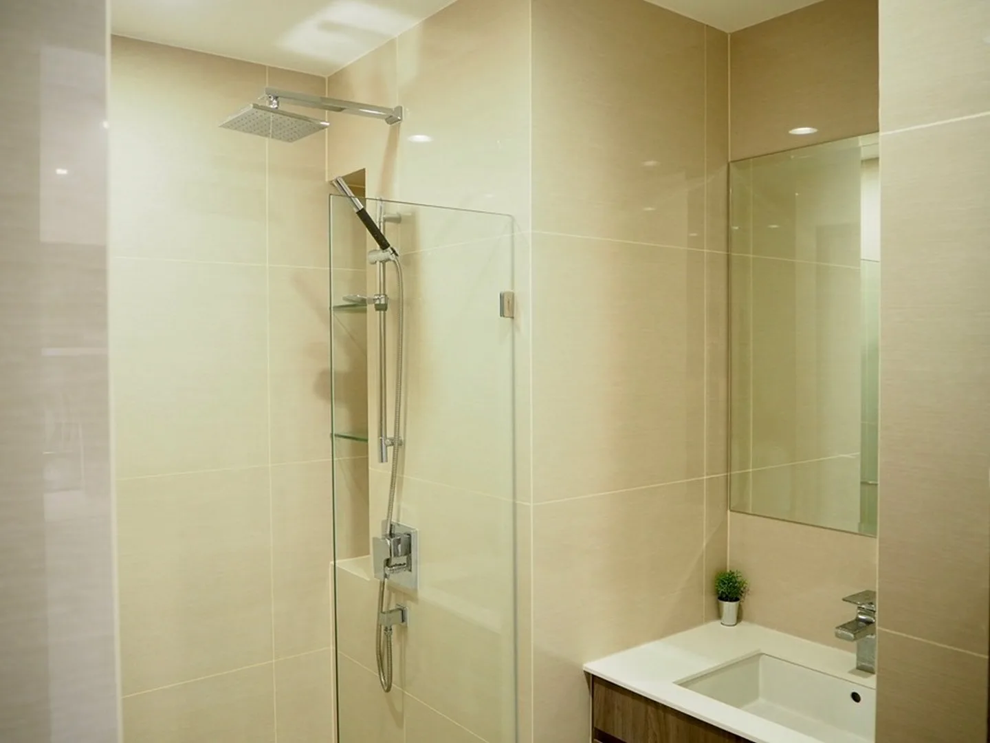 Property photos for IDEO Mobi Sukhumvit 66