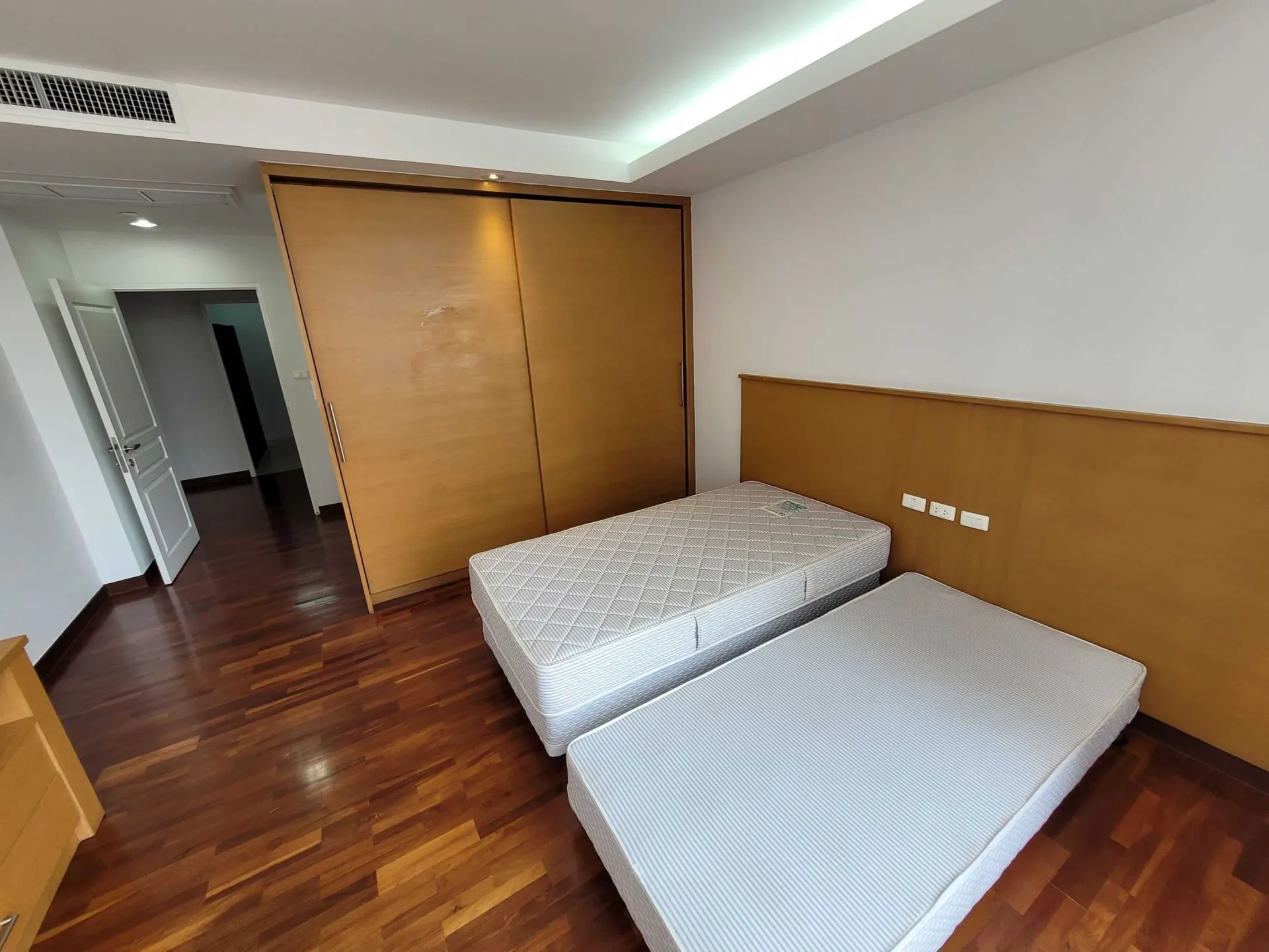 Property photos for Prasanmitr Thani Tower