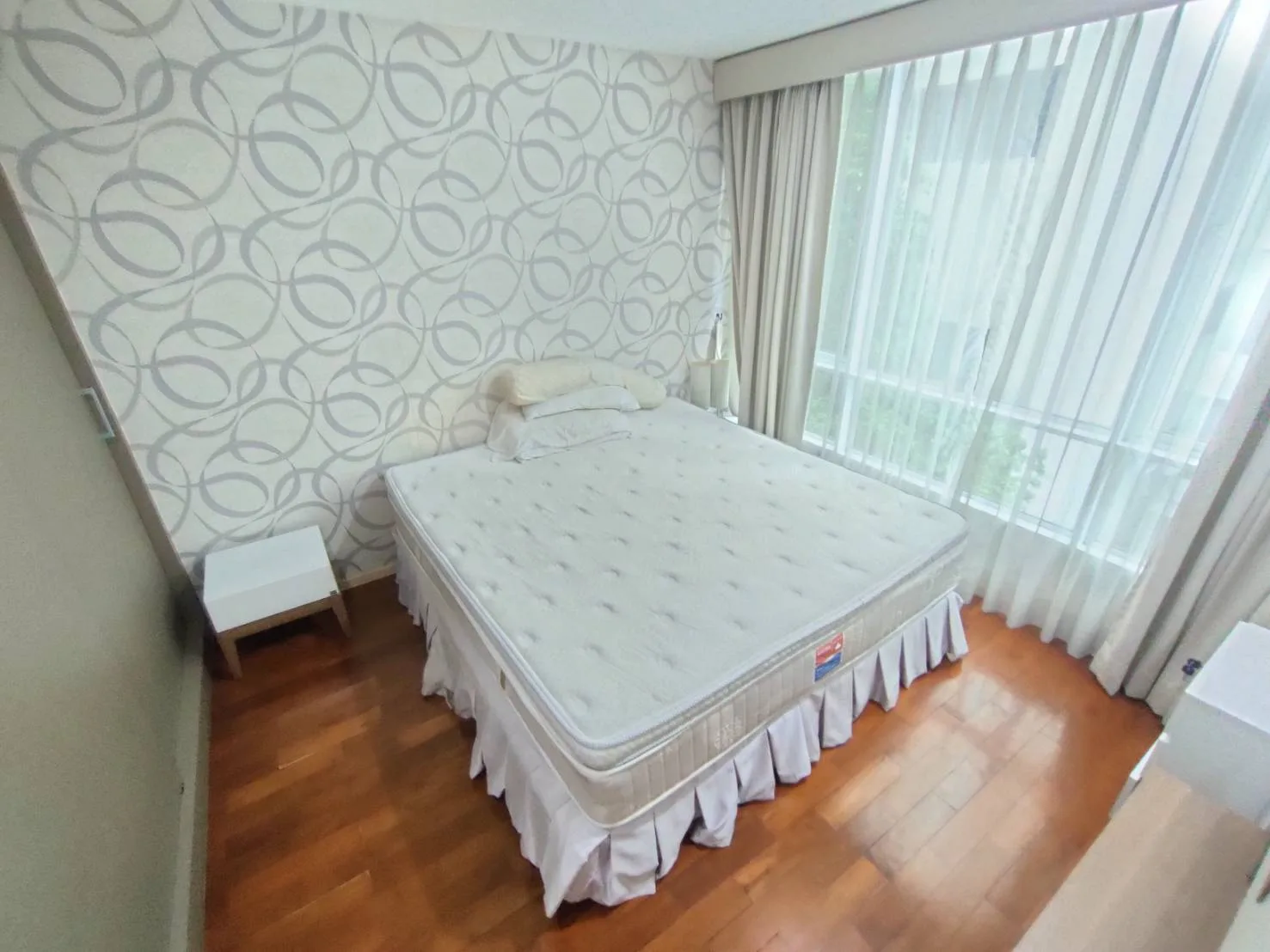 Property photos for Siri On 8