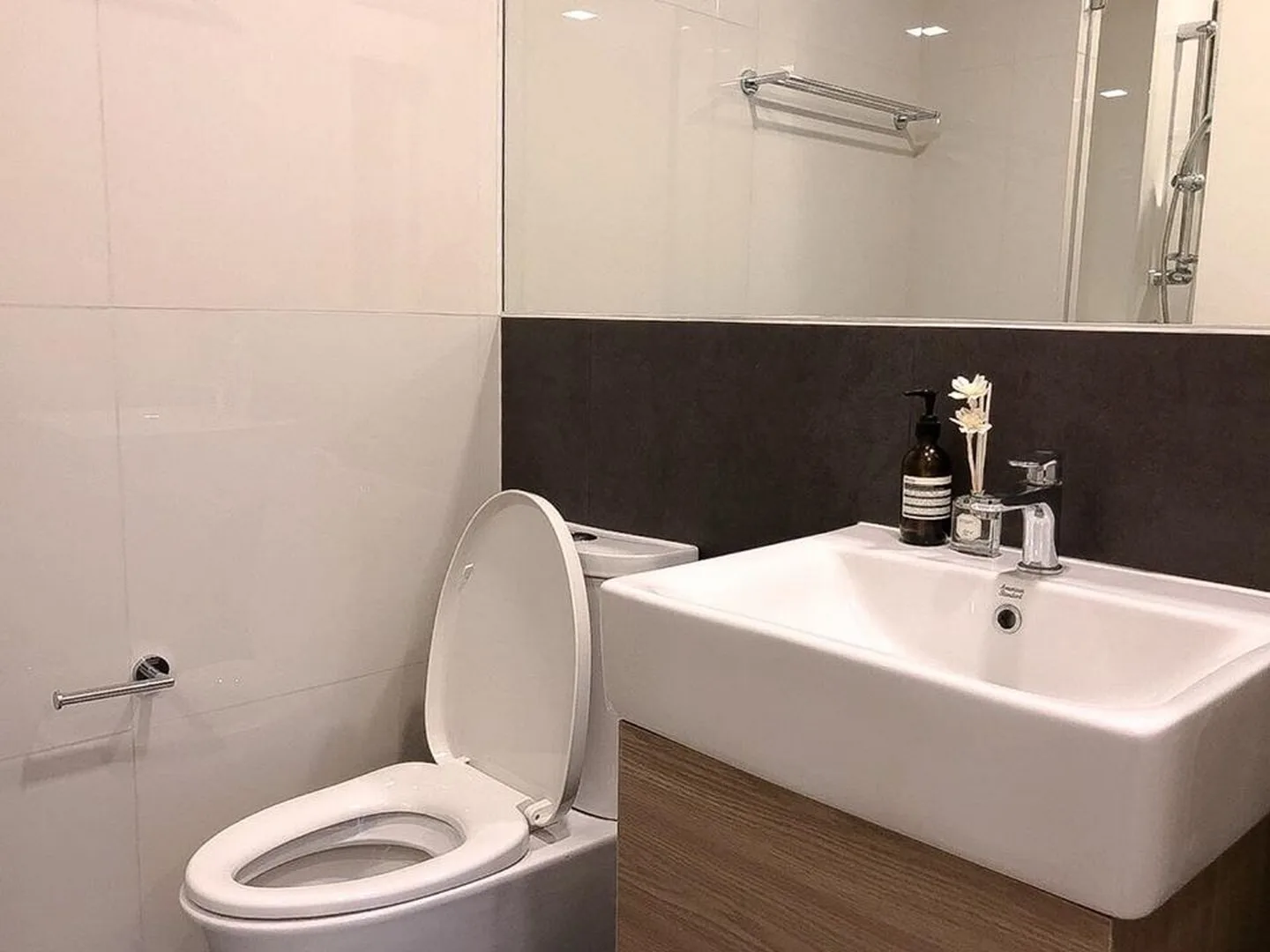 Property photos for Chambers On - nut Station
