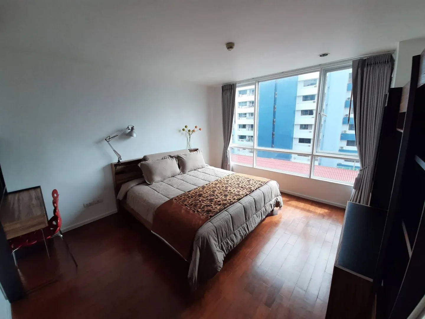 Property photos for Siri On 8