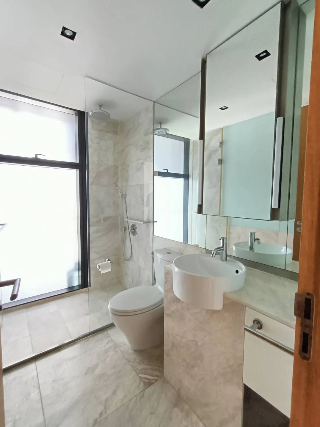 Property photos for The Met
